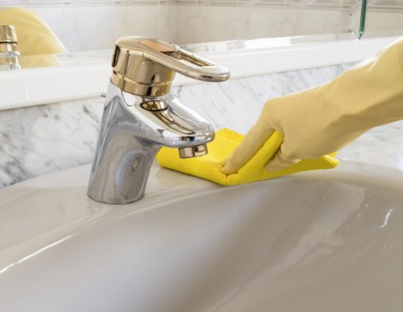 Preparation checklist and final cleaning for a Docklands property